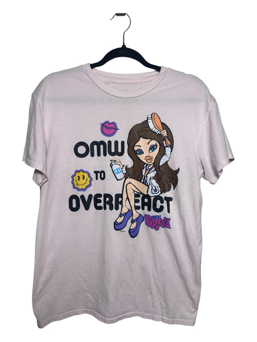 Bratz 'OMW to Overreact' Light Pink Graphic Tee size M cotton